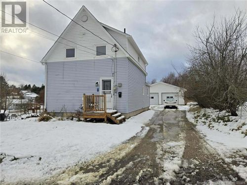 8 Kirk St, Sackville, NB, E4L3E6 | Card Image