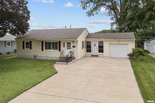 3903 35th St, Rock Island, IL, 61201-7022 | Card Image