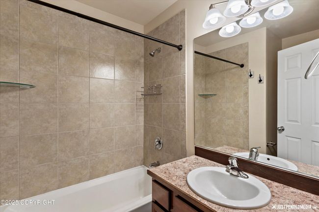 Bathroom | Image 17