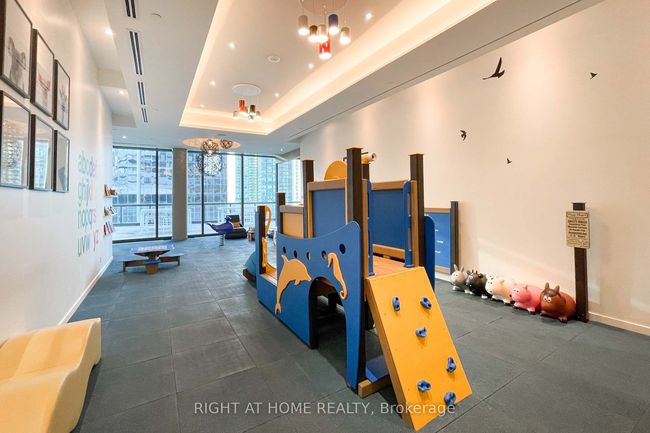 1408 - 100 Harbour St, Condo with 0 bedrooms, 1 bathrooms and null parking in Toronto ON | Image 21