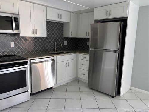 apt-5-10-2041 Collins Cir, Jensen Beach, FL, 34957-6615 | Card Image