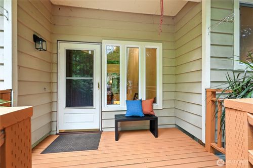 17876 29th Ave Ne, Lake Forest Park, WA, 98155-4012 | Card Image