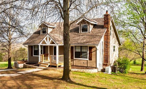 36810 E Faulkenberry Rd, Lone Jack, MO, 64070-9189 | Card Image