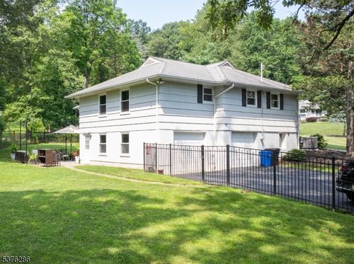 9 Cliffside Dr, Livingston, NJ, 07039-1236 | Card Image