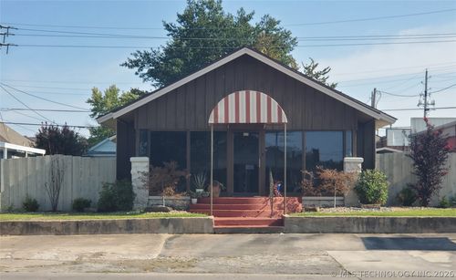 425 E Wyandotte, McAlester, OK, 74501 | Card Image