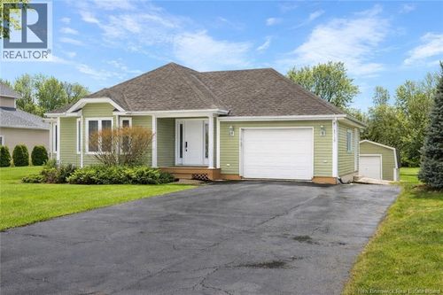 1745 Gowan Brae Dr, Bathurst, NB, E2A4X5 | Card Image