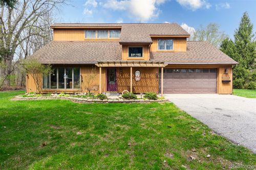5327 Fern Dr, Fenton, MI, 48430-9233 | Card Image