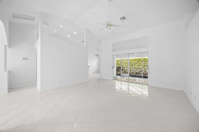1040 Egret Circle Circle N, House other with 3 bedrooms, 2 bathrooms and null parking in Jupiter FL | Image 6