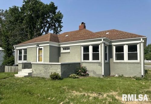 200 W Delaware St, Fairfield, IL, 62837-1712 | Card Image