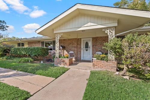 744 Briarwood Ln, Hurst, TX, 76053-5504 | Card Image