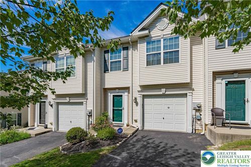 725 Trout Creek Ln, Allentown, PA, 18103-4974 | Card Image
