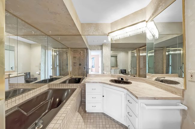 Primary Bathromm | Image 17