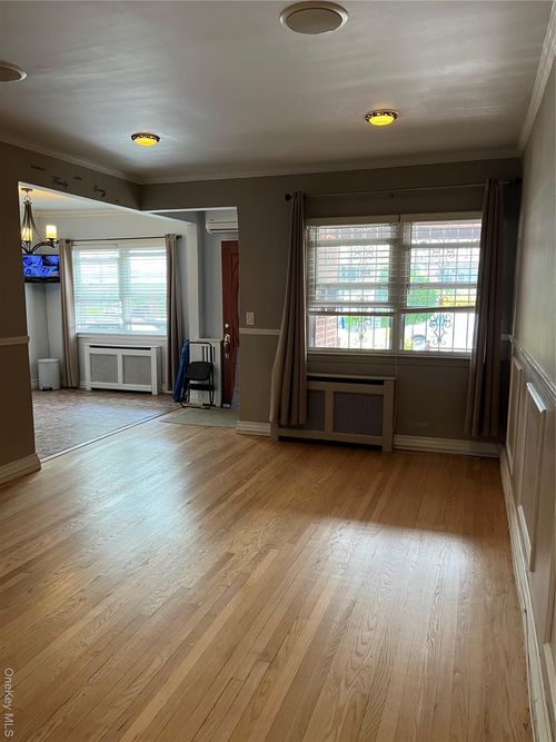 2546 Wilson Ave, Bronx, NY, 10469-5609 | Card Image