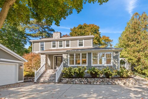 15800 Lakeshore Rd, Union Pier, MI, 49129-9378 | Card Image