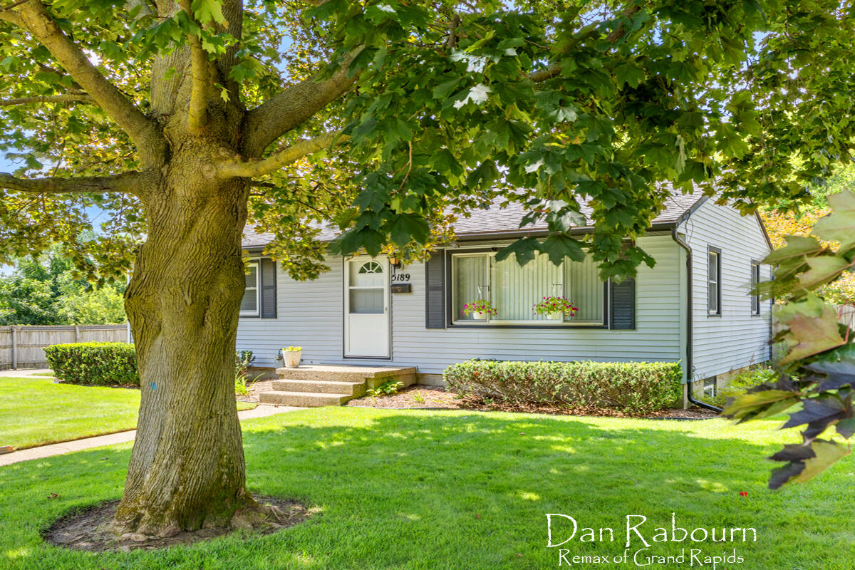 Haughey Ave, Grand Rapids, MI 49548
