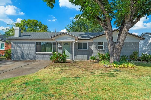 828 Russell Rd, Everman, TX, 76140-3734 | Card Image