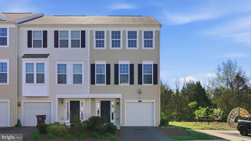 24-8267 Heritage Crossing Ct, MANASSAS, VA, 20109-3194 | Card Image