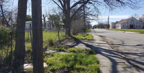 712 S Calaveras, San Antonio, TX, 78207 | Card Image