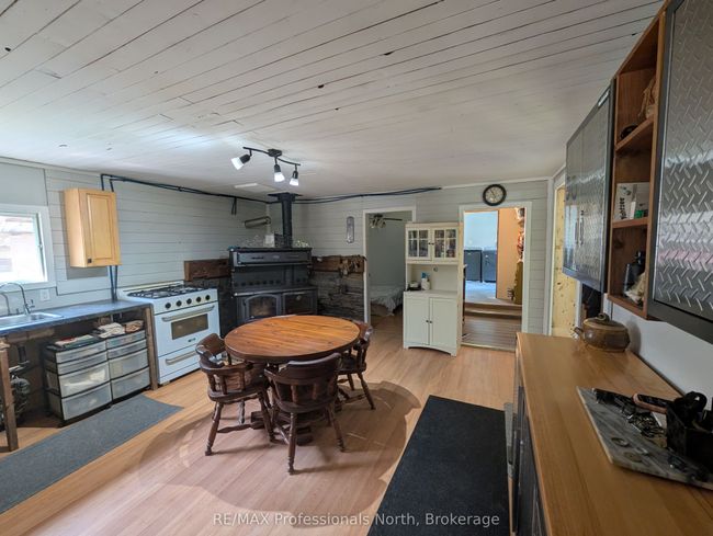1408 Pearcely Rd, House other with 2 bedrooms, 1 bathrooms and 10 parking in Sundridge ON | Image 7