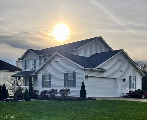 528 Helena Dr, Tallmadge, OH, 44278-2667 | Card Image