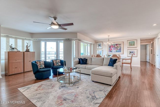 Sunlit Great Room | Image 8