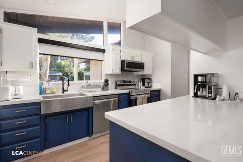 4204 Garnsey Ln, Bakersfield, CA, 93309-1743 | Card Image