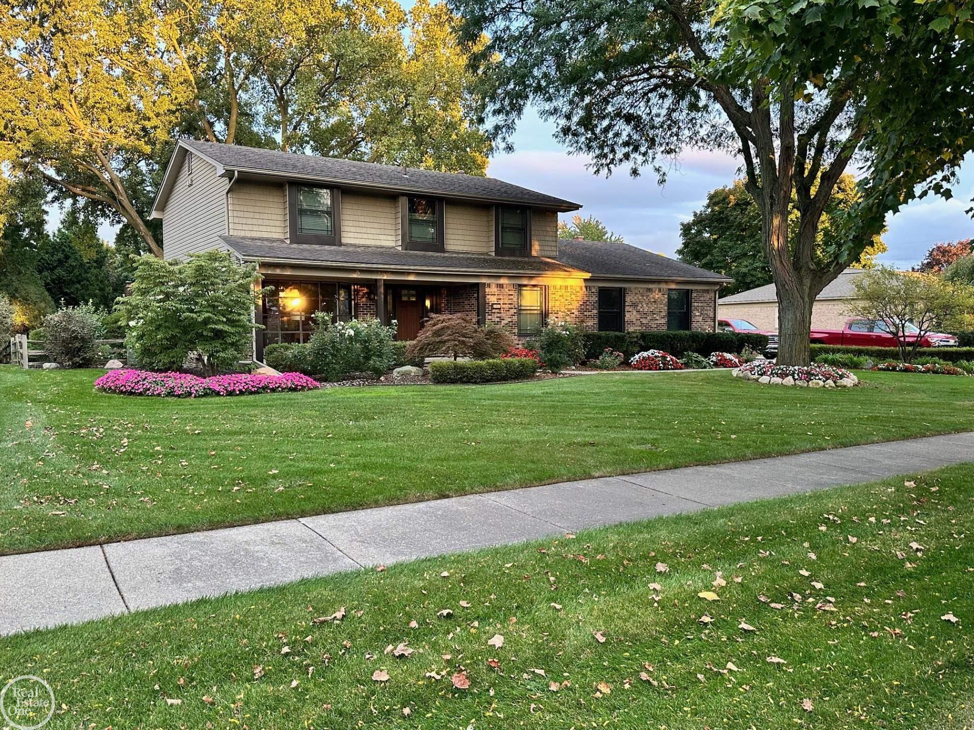 Berwyck Dr, Troy, MI 48085