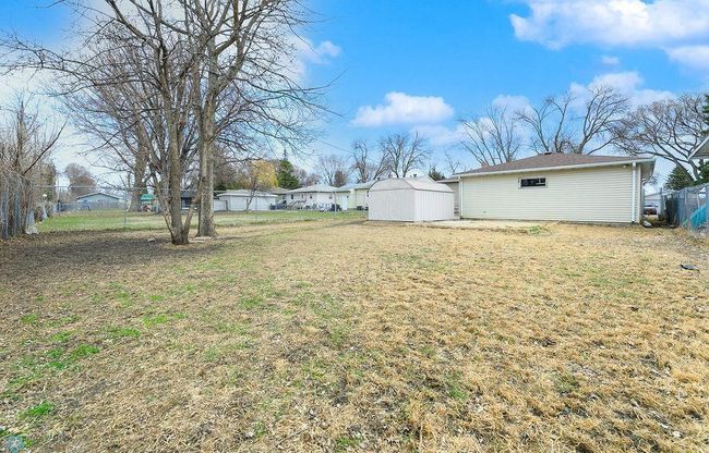 Large backyard | Image 16