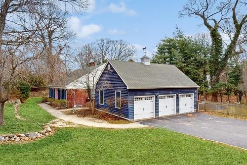 25 Hawks Nest Rd, Stony Brook, NY, 11790-1103 | Card Image