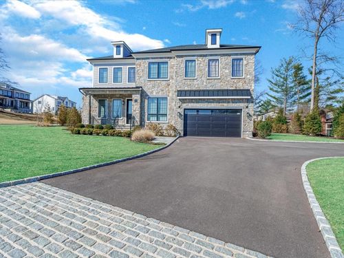 1 Sequoia Cir, Manhasset, NY, 11030-4043 | Card Image