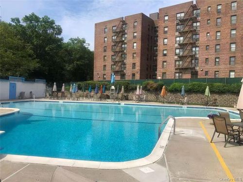 apt-4j-224 Union Tpke, Oakland Gardens, NY, 11364-3615 | Card Image