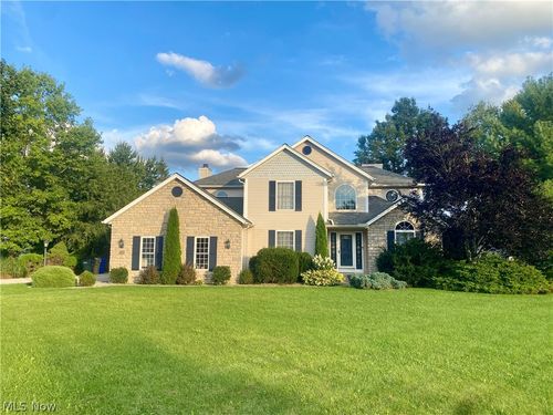 312 Middlestone Way, Cuyahoga Falls, OH, 44223-2884 | Card Image