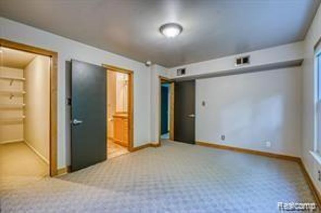 APT-1108 - 527 E University Dr, Condo with 2 bedrooms, 2 bathrooms and null parking in Rochester MI | Image 9