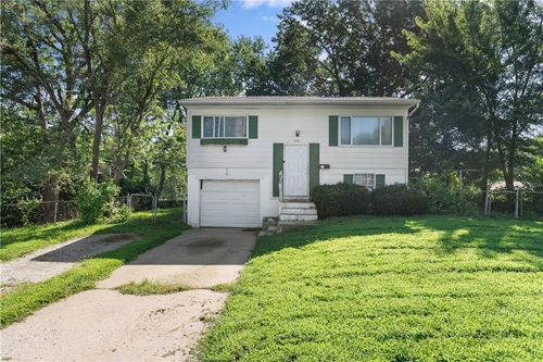 1515 Osage Trl, Independence, MO, 64058-1131 | Card Image