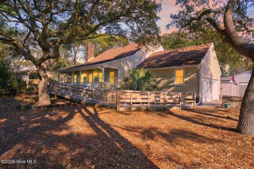 204 Ne 36th St, Oak Island, NC, 28465-5621 | Card Image