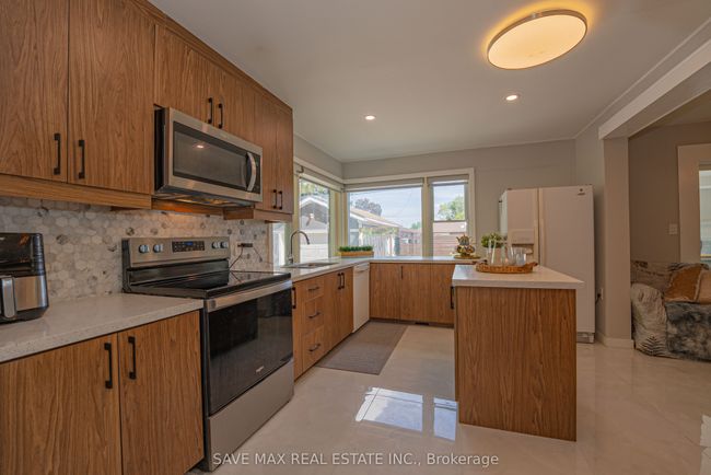 69 Eldomar Ave, House other with 4 bedrooms, 3 bathrooms and 5 parking in Brampton ON | Image 8