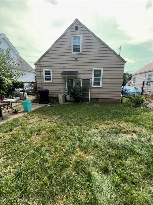 19507 Muskoka Ave, Cleveland, OH, 44119-2260 | Card Image