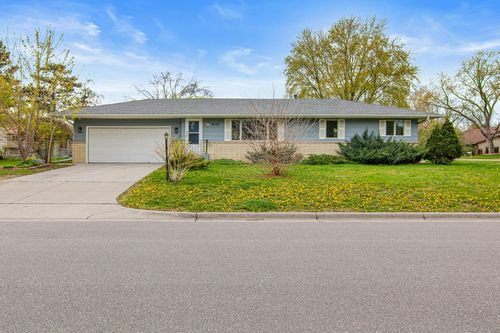 8033 Georgia Ave N, Brooklyn Park, MN, 55445-2633 | Card Image