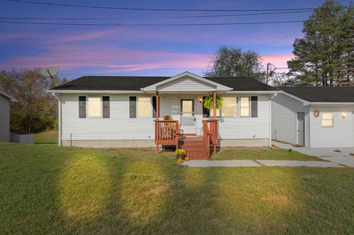 886 W Maple St, Mecosta, MI, 49332-9614 | Card Image