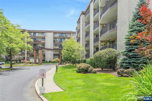 521 Piermont Ave, River Vale, NJ, 07675-5707 | Card Image