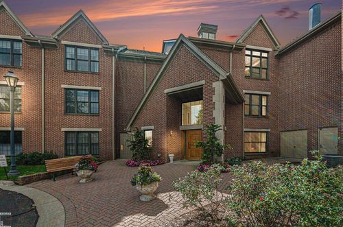 36 Pointe Park Pl, Grosse Pointe Park, MI, 48230-1381 | Card Image