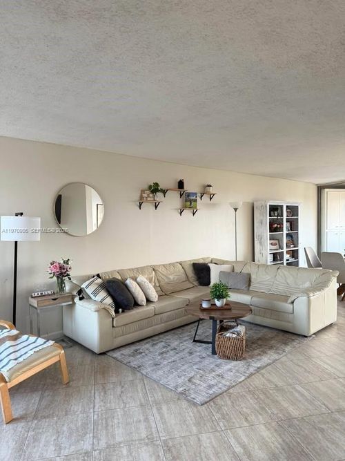 8l-6911 Environ Blvd, Lauderhill, FL, 33319-4242 | Card Image