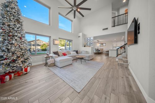 1042 W Bruce Ave, Gilbert, AZ, 85233-5249 | Card Image