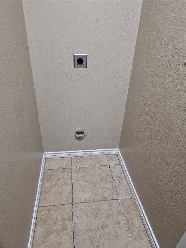 2106 Red Fox Rd, House other with 3 bedrooms, 2 bathrooms and 2 parking in Austin TX | Image 15