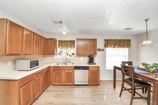 4516 Teal Glen St, House other with 3 bedrooms, 2 bathrooms and null parking in Pearland TX | Image 5