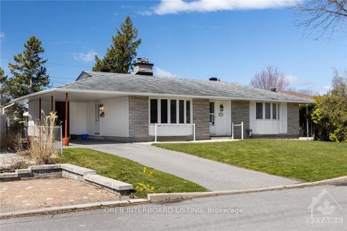 2745 Ulster Cres, Billings Bridge - Riverside Park and Area, ON, K2V8J5 | Card Image