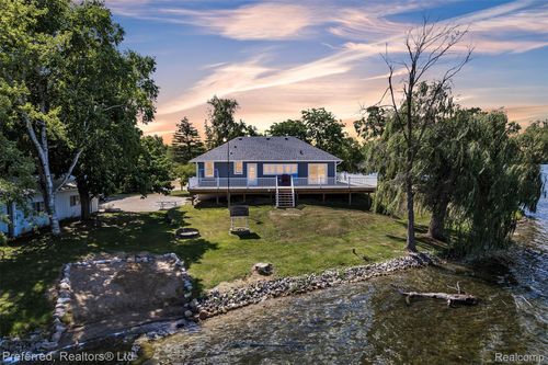 200 Simpson St, Grass Lake, MI, 49240-8902 | Card Image