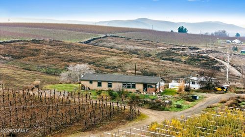 1351 Nass Rd, Granger, WA, 98932-9764 | Card Image