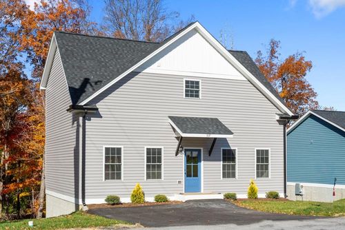 317 Ivanhoe Ave, Waynesboro, VA, 22980-4221 | Card Image
