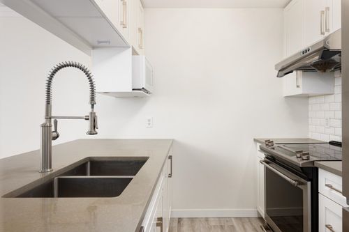 206-526 13th St, New Westminster, BC, V3M4L9 | Card Image